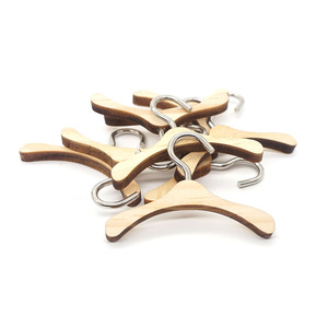 Accessoires miniatures pour maison de poupée 1:12, Mini <span class=keywords><strong>cintre</strong></span> en bois pour poupée - Product Image 3