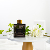 Bouteille en verre colorée unique de diffuseur carré de luxe de 100ml 50 ml 90 ml bouteille de diffuseur d'aromathérapie d'huiles essentielles de ménage