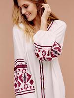 2025 Boho robe de mariée col rond avec manches longues tenue de soirée femmes vêtements National brodé lâche robe boutonnée