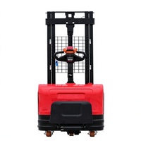 Montacargas Eléctrico Jinbao de 1.5 Toneladas y 3m, Color Rojo, Carrocería Negra, Certificado CE, Sistema de Baterías Múltiples, Pintura Personalizada Disponible, Modificación de Horquillas Disponible