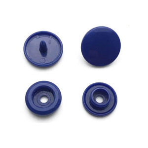 Couleur personnalisée, plusieurs tailles, vente en usine, <span class=keywords><strong>bouton</strong></span> <span class=keywords><strong>pression</strong></span> T5, attache pour vêtement, <span class=keywords><strong>bouton</strong></span> <span class=keywords><strong>pression</strong></span> en plastique comme accessoire de vêtement - Product Image 1