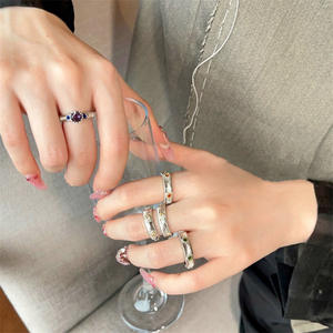 Anillo Vintage Exquisito de Plata Pura S925 con Patrón Tejido, Tallado en Oro, Acabado Cepillado, Diseño de Copo de Nieve Arcoíris, Ajustable, con Incrustaciones de Concha - Product Image 4