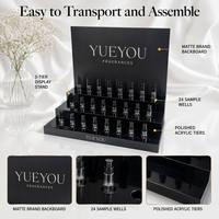 Présentoir de comptoir en acrylique noir brillant à 3 niveaux pour échantillons de parfum, 24 compartiments, avec panneau arrière mat de la marque