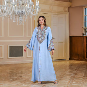 Caftan Farasha de Dubaï Beau caftan rouge Caftan musulman traditionnel Perles de pierre Travail à la main Caftan design marocain - Product Image 3