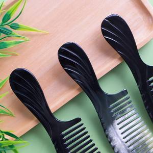 Peigne à cheveux naturel en corne de buffle, artisanat traditionnel, offrant un coiffage sans effort, une élégance authentique et une fiabilité garantie. - Product Image 6