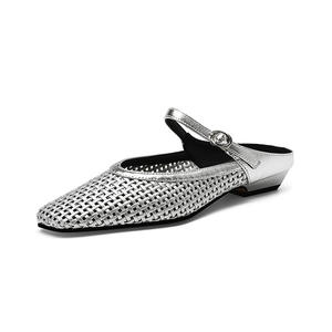 Sandalias retro de malla perforada - sencillas y versátiles, tacón sólido, correa frontal con punta hueca en la parte posterior. - Product Image 2