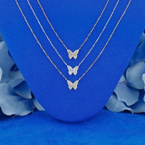 สร้อยคอผีเสื้อเพชรทองคำ 18k: จี้ประดับเพชรแบบละเอียดอ่อน - Product Image 1