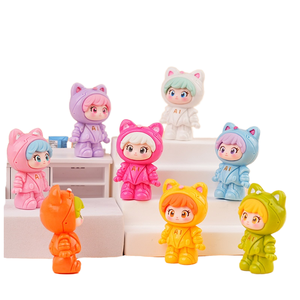 โดราเอมอน ตุ๊กตาตั้งโต๊ะ งานฝีมือเรซิ่นน่ารัก รักษ์โลก ของตกแต่งโต๊ะทำงาน แฟชั่น ของเล่นแบบสุ่ม กล่องของขวัญคริสต์มาส - Product Image 1