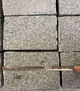 Pavés en pierre calcaire noire faits à la main pour l'aménagement extérieur des patios, les allées de jardin décoratives et les voies de circulation à fort trafic - Product Image 1