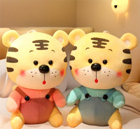 Peluche tigre de dessin animé personnalisée OEM ODM, peluche tigre douce avec salopette, logo personnalisé pour cadeau enfant et décoration intérieure