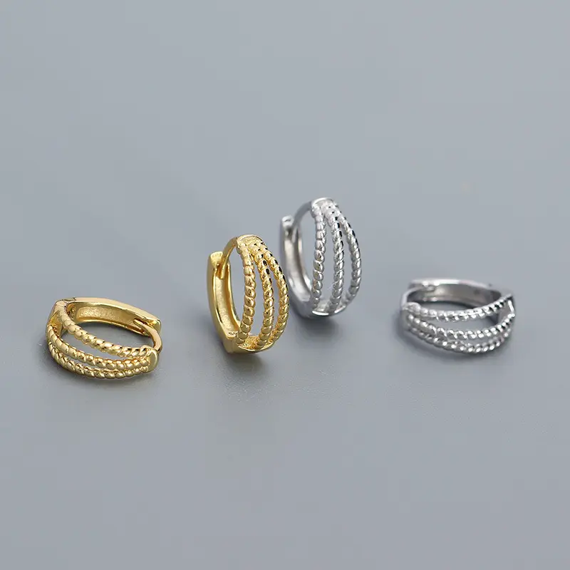 Schöne 925er Sterling-Silber-Ohrringe 18K Gold drei Schichten Twist Huggie Hoop-Ohrringe für Damen