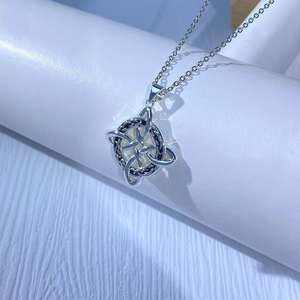 2025 nuevo exquisito collar con colgante de nudo celta irlandés de artesanía intrincada en tonos plateados para regalo de mujer - Product Image 4