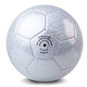 Balón de Fútbol al por Mayor, Tamaño 5, Personalizado, Cosido a Máquina, de PVC, para Juego Informal y Recreación, Hecho en Vietnam, Precio - Product Image 3