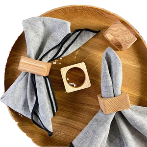 Anillos de Servilleta Redondos de Madera Ecológica Hechos a Mano de Lujo para Decoración de Bodas - Product Image 1