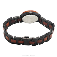 Montre en bois de santal rouge avec cadran rouge bordeaux, fenêtre de date, bracelet en résine et bois mélangés, unisexe, style business décontracté, étanche