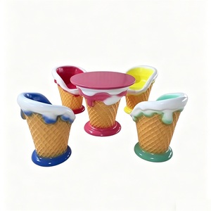 Tables et chaises en résine sculptée imperméables pour l'extérieur, personnalisées, avec un design coloré pour la décoration des cafés, vente en gros - Product Image 6
