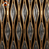 Cloison en verre et métal léger motif feuille de saule, style moderne et luxueux, pour entrée d'hôtel, club, couloir