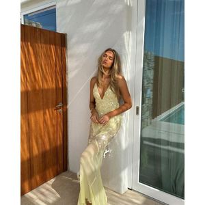 Vestido de Noche Corte Sirena para Dropshipping al por Mayor con Tirantes y Escote en V Profundo, Logo Personalizado y Lentejuelas Brillantes Directo de Fábrica - Product Image 3