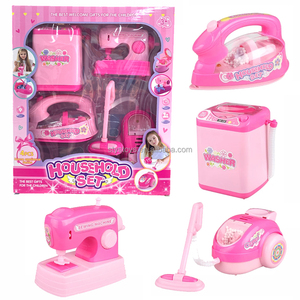 Set di 4 Mini Elettrodomestici per Famiglia Felice, Strumenti di Pulizia Simulati in Plastica per Bambini, Giocattoli per Bambole - Product Image 1