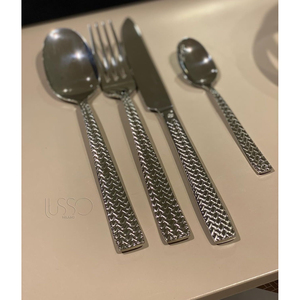 Achetez un ensemble de couverts de luxe durable de haute qualité en acier inoxydable, fabriqué en métal, en grande quantité pour la table à manger - Product Image 1