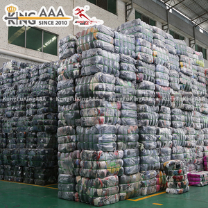 Lotti Misti all'Ingrosso di Abbigliamento Usato, Vestiti di Seconda Mano Assortiti, Stili Misti per Donna, Uomo e Bambini, in Balle Compresso - Product Image 6