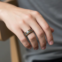 Bagues en tungstène gris anthracite tendance en gros avec incrustation de coquille d'ormeau et de bois de fût de whisky pour hommes et femmes, alliance de mariage et de promesse