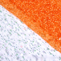 Broderie de paillettes et de perles de tailles variées sur tulle pour robes de mariée
