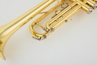 OEM High Quality Brass Material Gold Lacquer Surface 3 Piston Professional BB Key Trumpet for Beginner Durable Wind Instrument