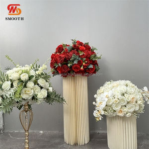 SMOOTH 2024 Nueva Bola de Flores Artificiales de Seda de 10 Pulgadas, Diseño Asimétrico, Rosas Blancas y Rojas para Decoración de Bodas y Fiestas - Product Image 6