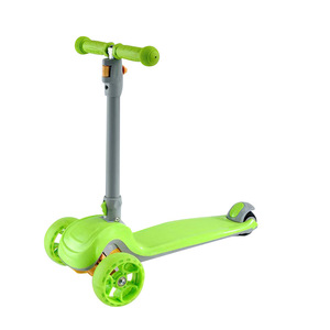 สกู๊ตเตอร์เด็กแบบพับได้ ปรับความสูงได้ สำหรับเด็กอายุ 3-12 ปี ของเล่นขี่เล่นกลางแจ้งสำหรับเด็ก มีสามล้อ สีเขียว - Product Image 2