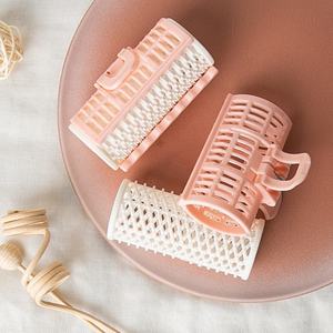 Gloway Diy herramientas de peluquería Juego de 2 pinzas para el cabello esponjosas para el cabello perezoso flequillo rodillo rizador rodillos para el cabello de autoagarre con clavija - Product Image 1