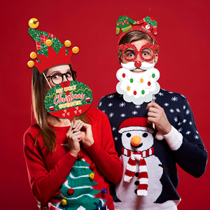 Suministros de fiesta de Navidad Huancai, 45 Uds., suéter feo, accesorios para cabina de fotos con palos, Kit de accesorios de fiesta para decoraciones de fiesta de Navidad - Product Image 4