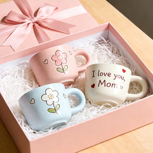 Juego de Tazas de Cerámica para el Día de la Madre, Lindas Tazas de Café y Té con Estampado Floral y la Inscripción "Te Amo Mamá", Tazas Rosas, Azules y Blancas - Product Image 1