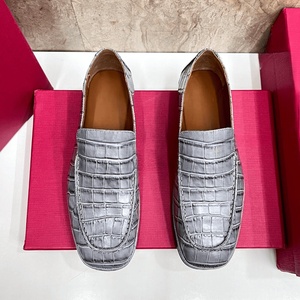 Mocassini di Alta Qualità con Motivo Coccodrillo in Rilievo, Stile Retrò di Lusso Leggero, Adatti per Tutte le Stagioni, Traspiranti, Ferragamo - Product Image 5