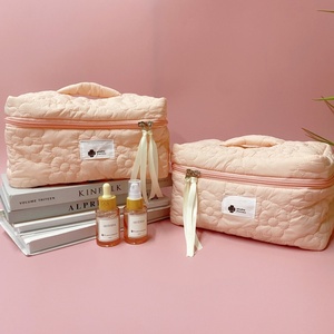 28*17*15cm Rose Mignon Beauté Sac De Rangement Voyage Portable Doux Fleurs Main Maquillage Sac Puffy Rembourré Cosmétique Sac - Product Image 6