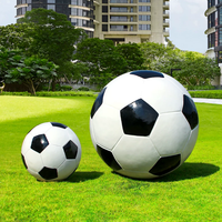 Sculpture géante de ballon de football en fibre de verre, statue de football extérieure personnalisée, grand ballon en PRV pour parc, stade, centre commercial sportif