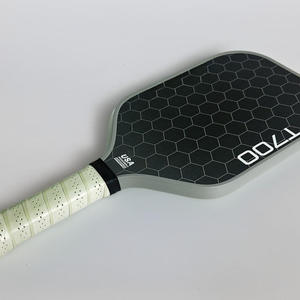 Raquette de pickleball en fibre de carbone T700 avec puissance et rotation améliorées, noyau en nid d'abeille en polymère et filet en polyester - Product Image 1