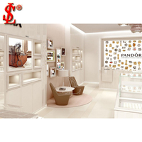 Solution Complète de Mobilier de Luxe Blanc pour Bijouterie : Agencement de Boutique, Vitrine, Comptoir, Niche Murale, Armoire LED