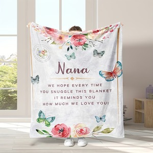 Manta floral personalizada con mariposas y rosas para Nana, regalo personalizado, decoración del hogar, tela de franela, uso en las cuatro estaciones - Product Image 1