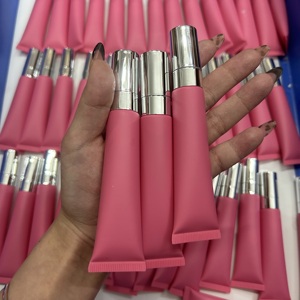 Brillo Labial Voluminizador de Moda con Logotipo Personalizado de Marca Privada, Tubo Exprimible Rosa, Ácido Hialurónico, 15 ml - Product Image 1