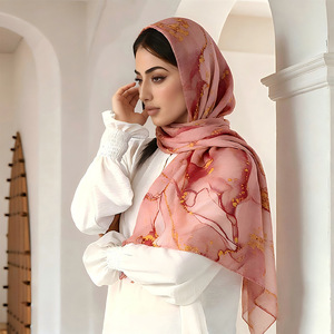 Hijab en modal imprimé de qualité supérieure, châle ethnique respirant à motifs aquarelle très prisé - Product Image 1