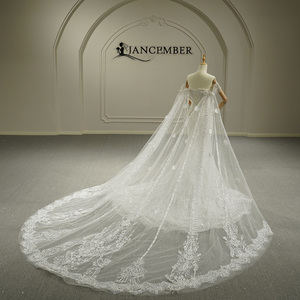 Vestido de Novia Sirena Moderno y Elegante GT26045 con Escote Corazón, Bordado de Encaje Floral y Cristales, con Cola Capilla - Product Image 3
