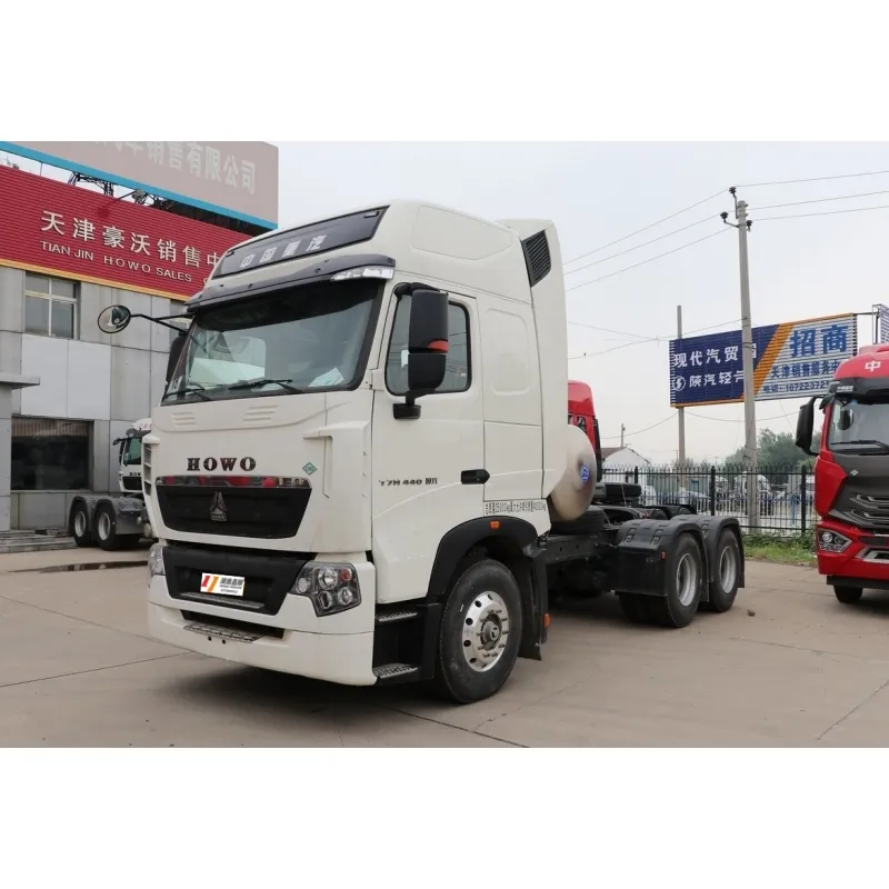 新しいトラクタートラックSinotruk Howo T7H CNG 420 HP6x4トラックトレーラーヘッド価格10タイヤをデポジット