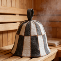 Un chapeau de sauna en pure laine qui défie la chaleur et l'envoie balançant avec sa couture en cuivre.
