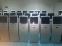 Distributeur de numéros de file d'attente sans fil avec écran LED/LCD de 17 pouces pour bibliothèque/banque