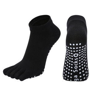 Calcetines versátiles de cinco dedos para mujer, colores sólidos, mezcla de algodón peinado con puntos antideslizantes para aeróbicos y estiramientos - Product Image 4