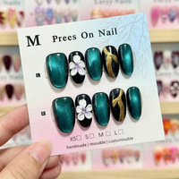 Ongles carrés moyens faits à la main, vert turquoise, effet œil de chat, base noire, fleur 3D, strass violets, feuille d'or, ongles en acrylique à presser