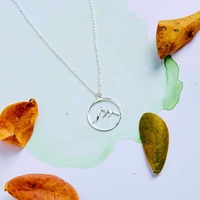 Collier pendentif cercle de montagne au design simple plaqué rhodium en argent sterling 925