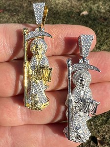 DUYIZHAO Colgante de Oro 14k con Acabado de Diamantes para Hombre y Mujer, Diseño de Grim Reaper Santa Muerte, Joyería de Moda Personalizada para Collar - Product Image 2