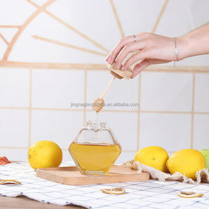 Lindo Tarro de Vidrio para Miel con Tapa de Madera - Product Image 3